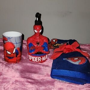 ✨️NWT SPIDERMAN 4PC BATHROOM SET / 2 TOWELS/ CUP/ SOAP HOLDER